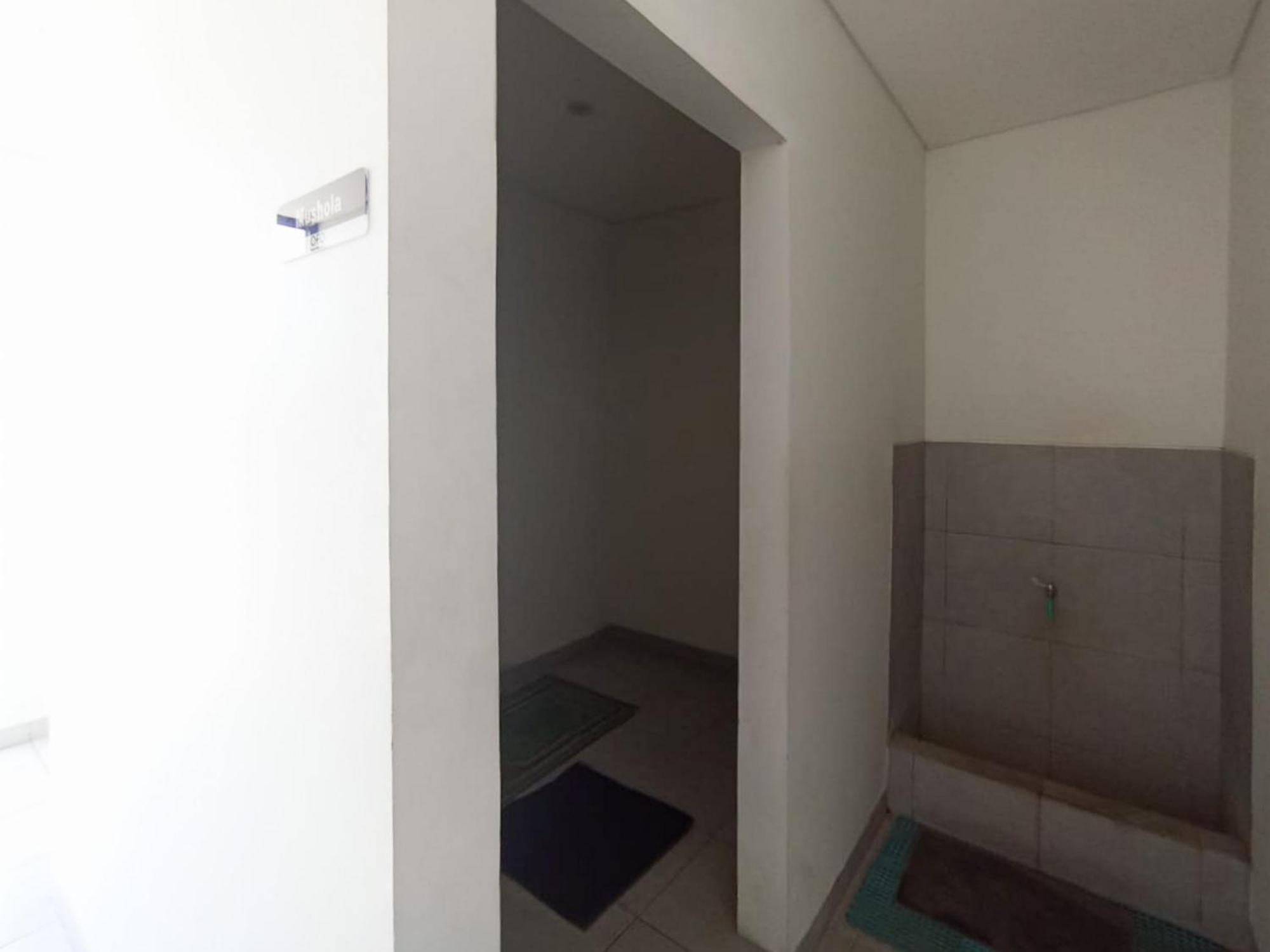 Ofo Kost Premium Kampung Inggris Pare Syariah Mitra Reddoorz Hotel Екстериор снимка
