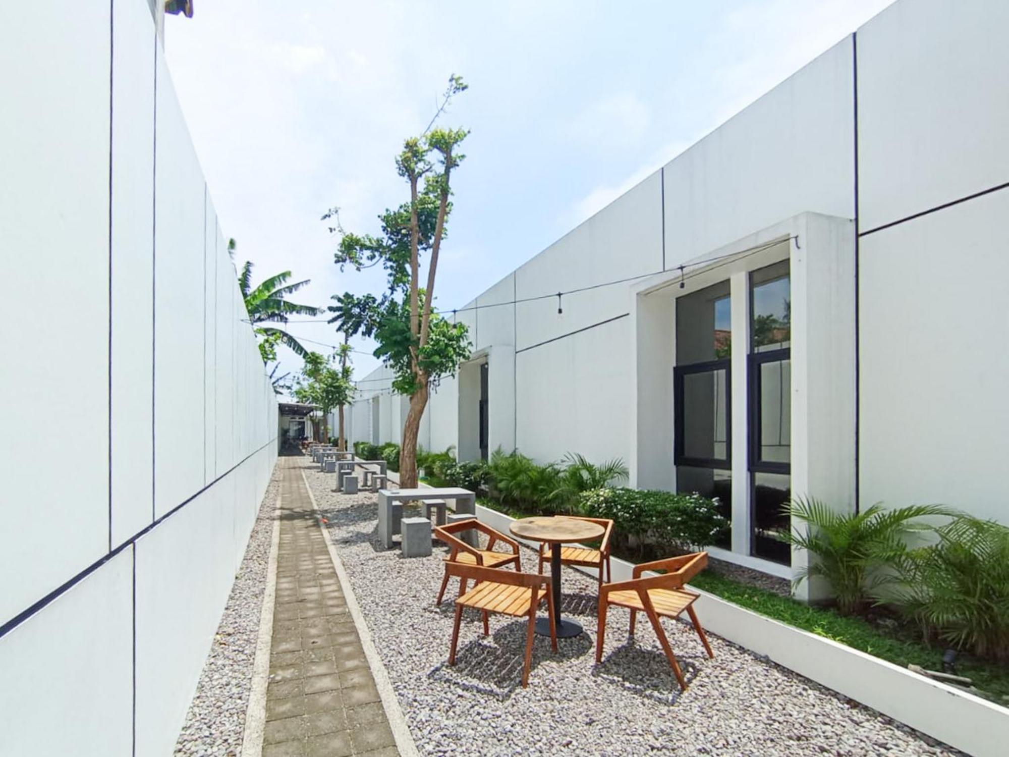 Ofo Kost Premium Kampung Inggris Pare Syariah Mitra Reddoorz Hotel Екстериор снимка