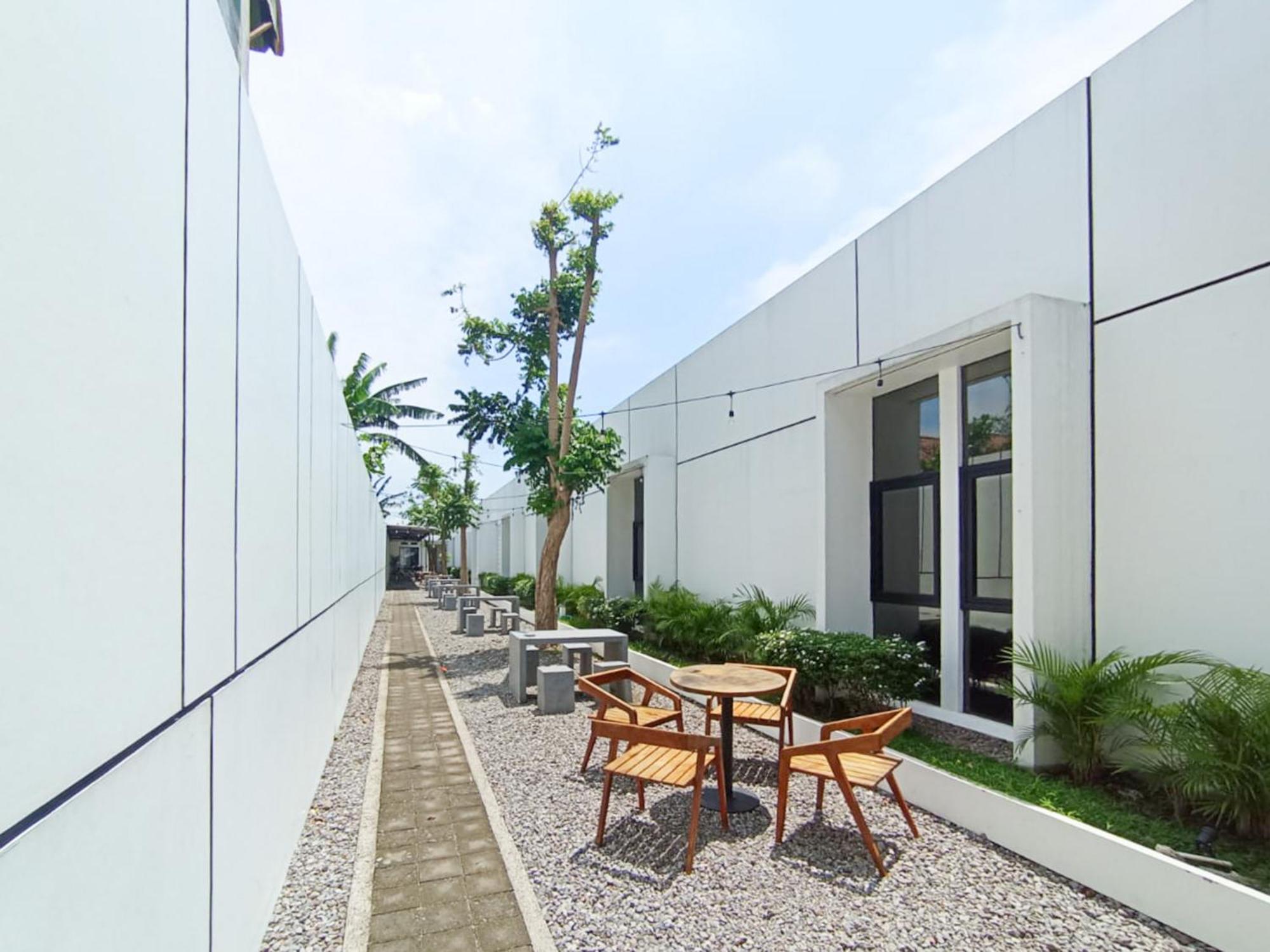 Ofo Kost Premium Kampung Inggris Pare Syariah Mitra Reddoorz Hotel Екстериор снимка